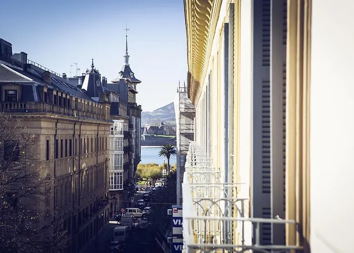 בית הארחה Legazpi Doce & 4*